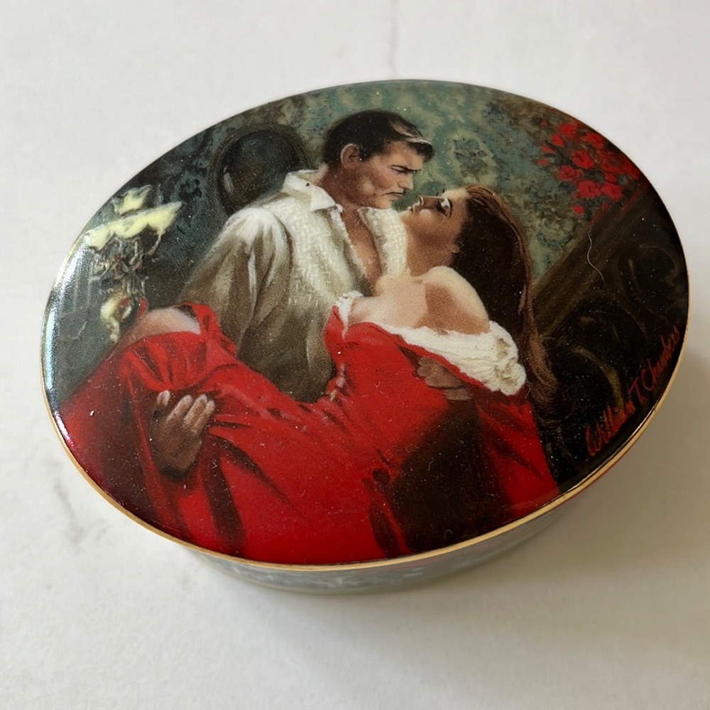 Gone With The Wind “Scarlett and Rhett” Fine Porcelain Oval Music Box